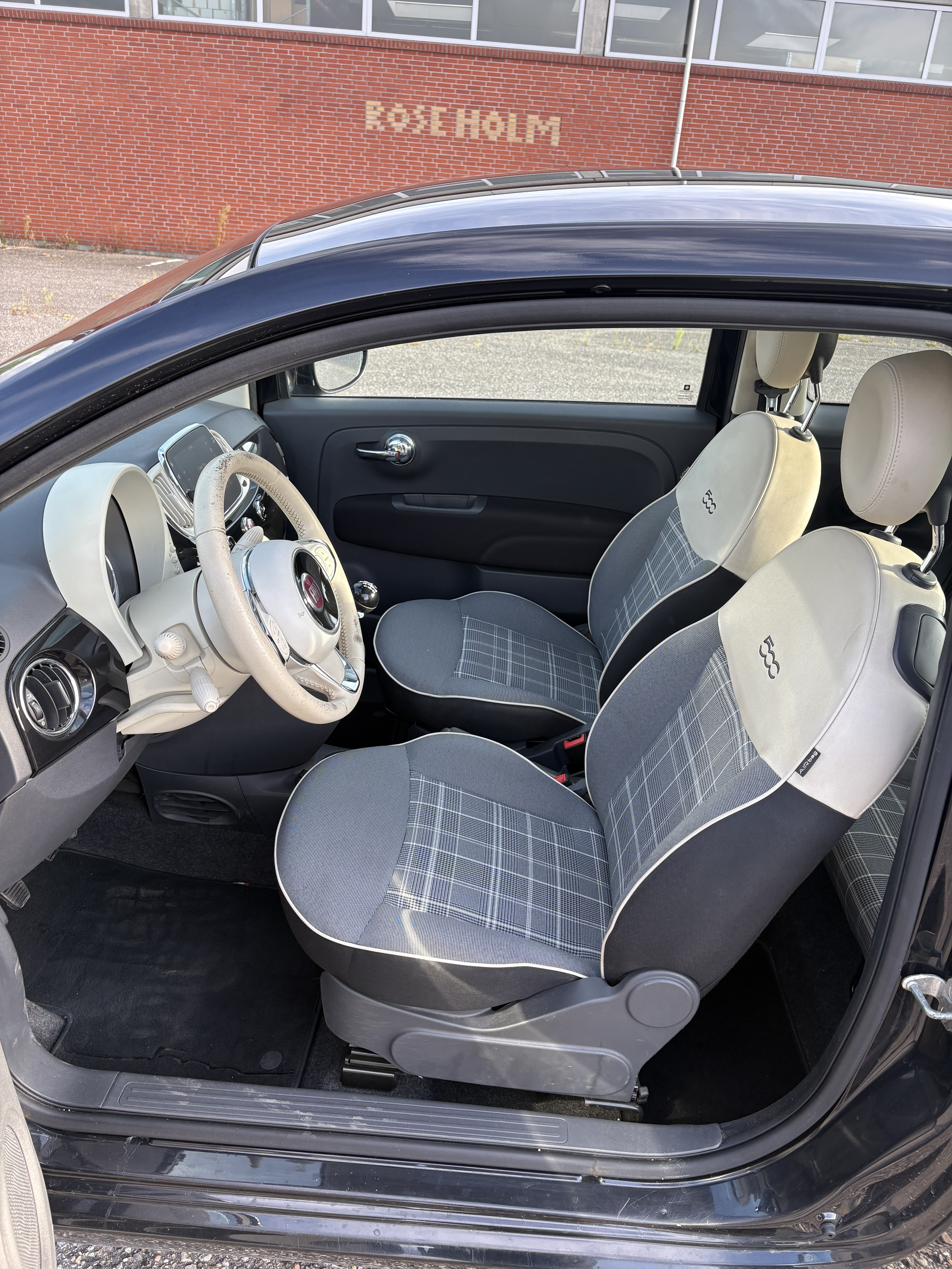 Sort Fiat 500 fra 2017