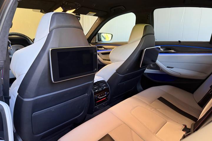 undefined BMW M5 fra 2018