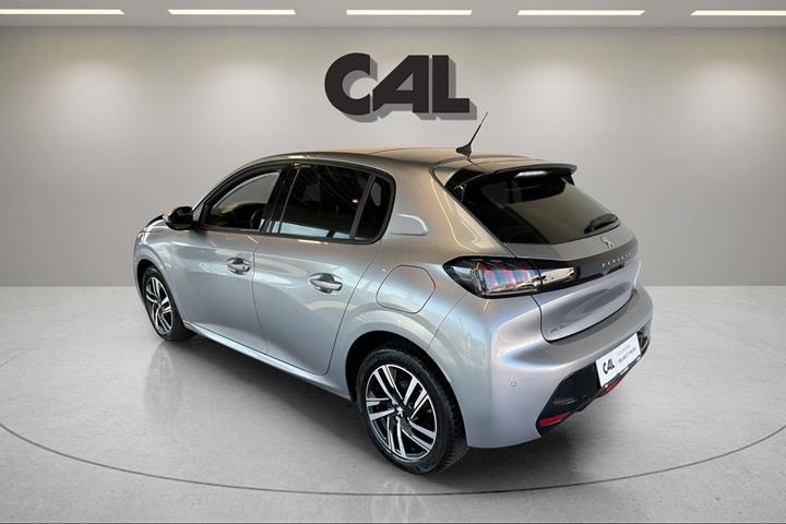 Sølv Peugeot 208 fra 2020
