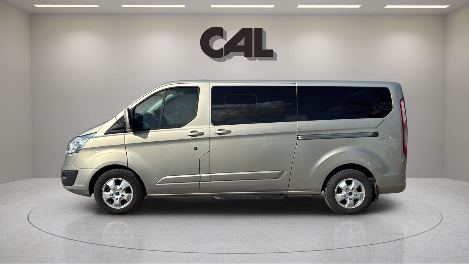 Orange Ford Tourneo Custom 300 L2 fra 2017
