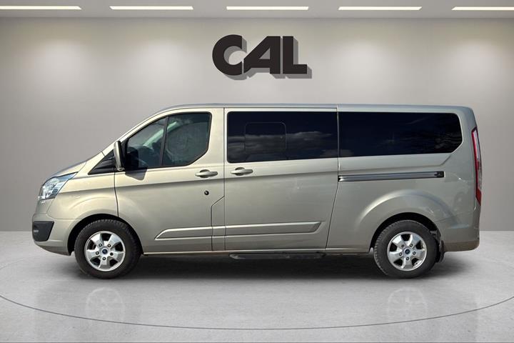 Orange Ford Tourneo Custom 300 L2 fra 2017