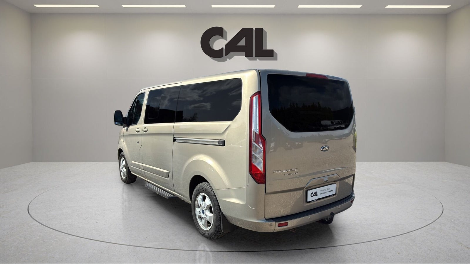 Orange Ford Tourneo Custom 300 L2 fra 2017