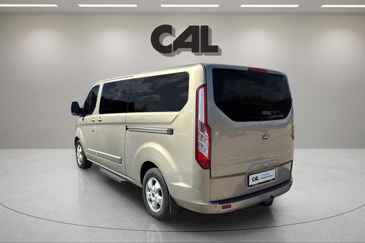 Orange Ford Tourneo Custom 300 L2 fra 2017