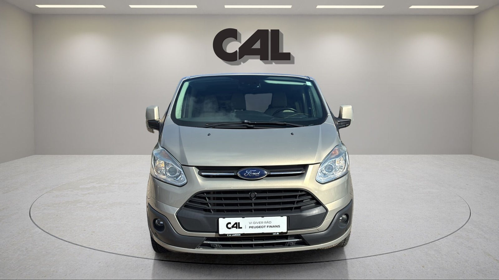 Orange Ford Tourneo Custom 300 L2 fra 2017