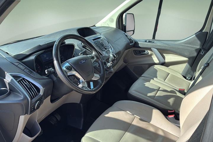 Orange Ford Tourneo Custom 300 L2 fra 2017