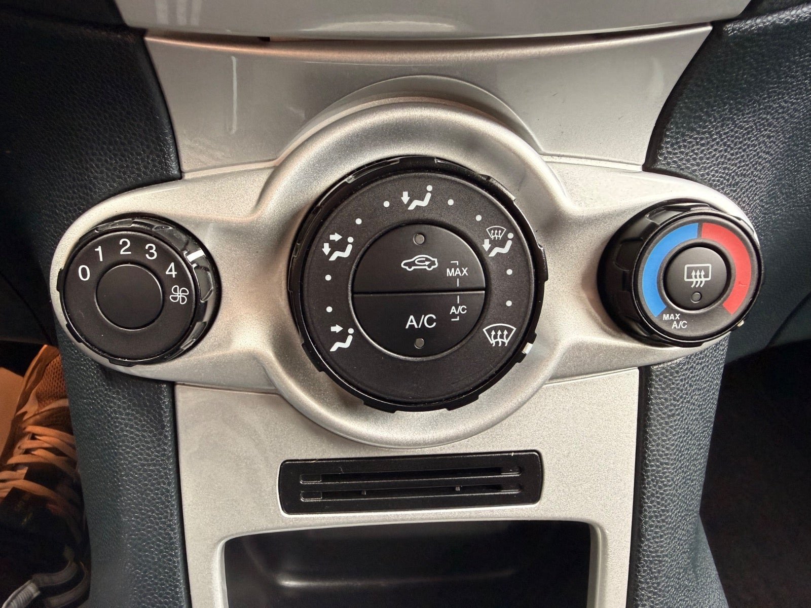 Blå Ford Fiesta fra 2012