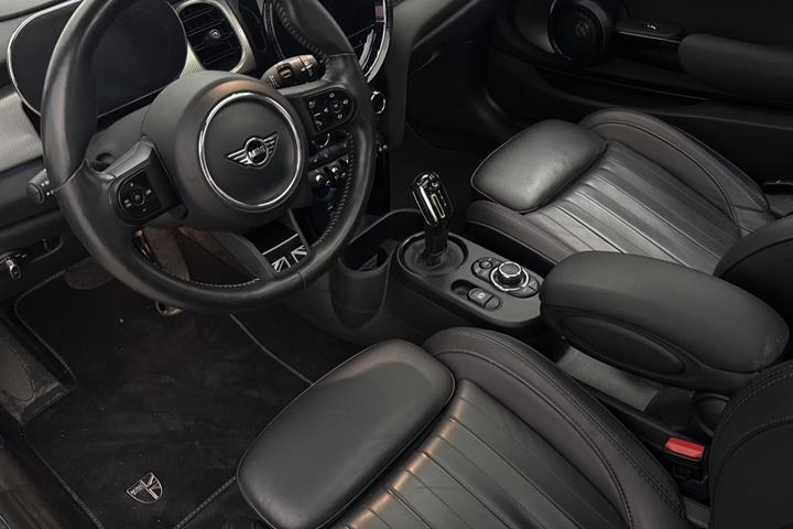 Sort Mini Cooper SE fra 2022
