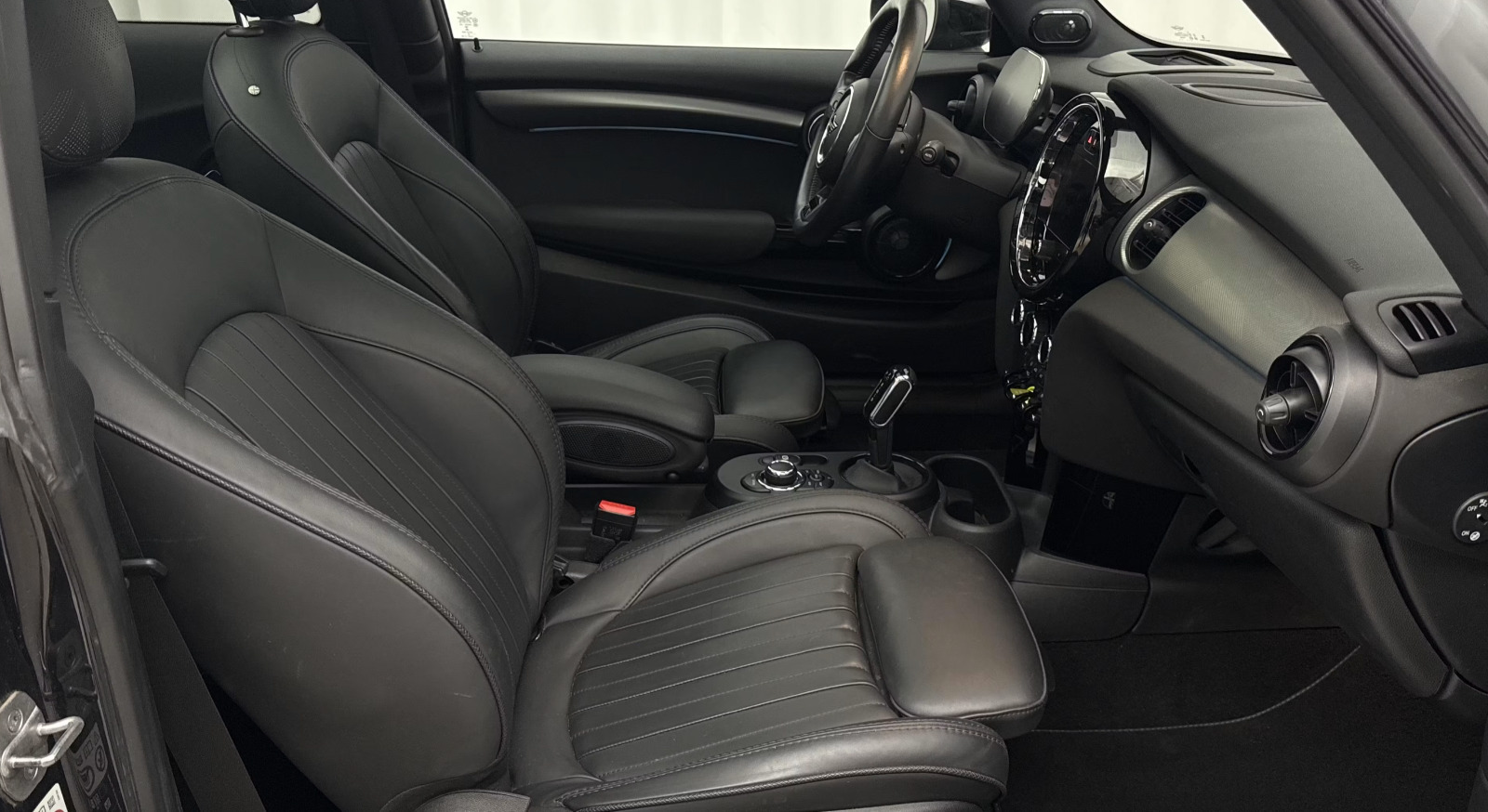 Sort Mini Cooper SE fra 2022