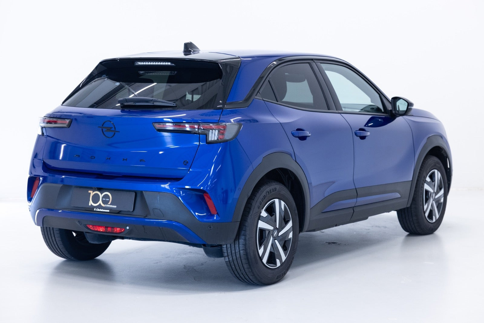 Blå Opel Mokka-e fra 2025