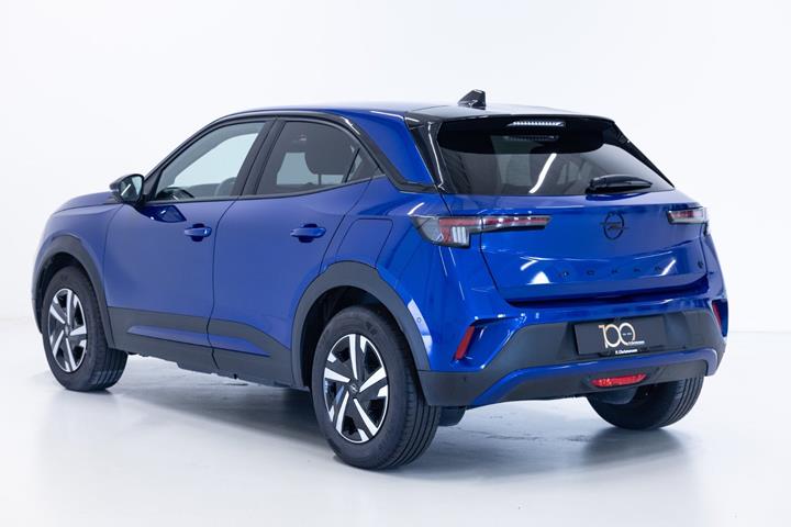 Blå Opel Mokka-e fra 2025