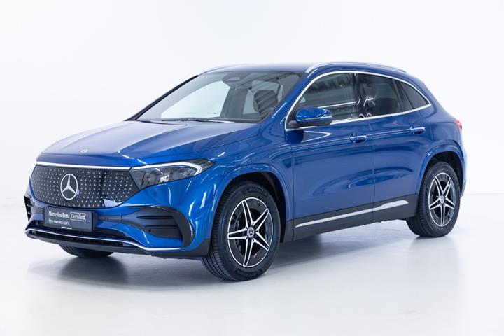 Blå Mercedes EQA350 fra 2025 set udefra