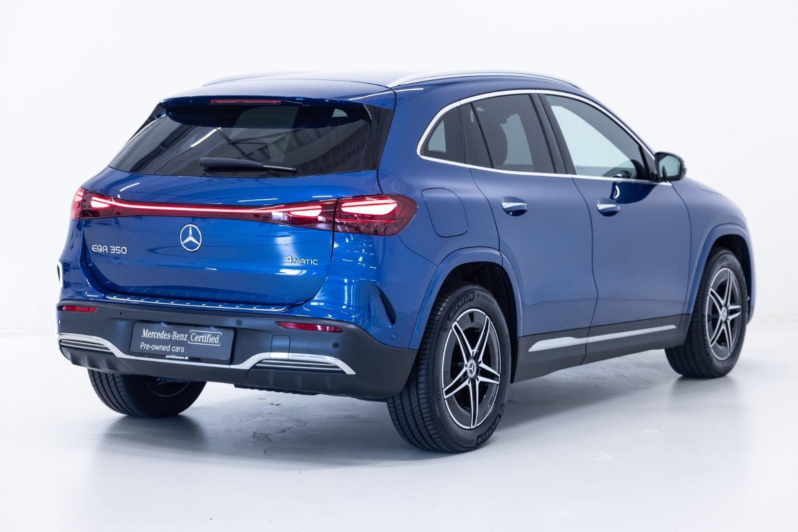 Blå Mercedes EQA350 fra 2025