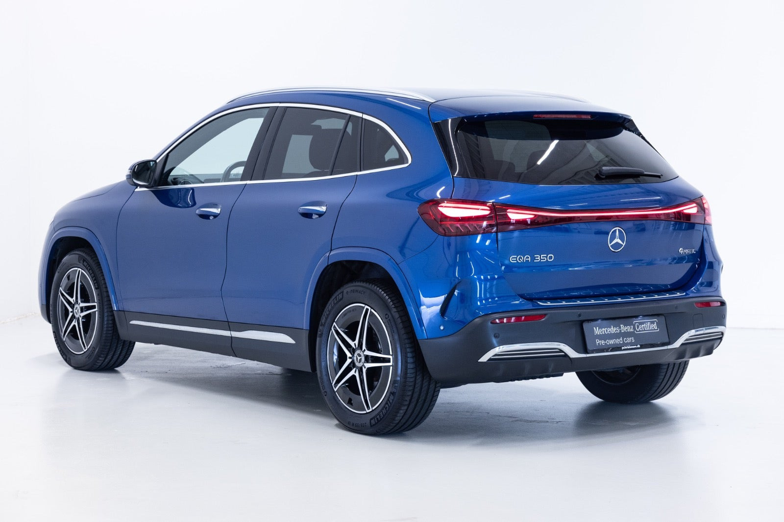 Blå Mercedes EQA350 fra 2025
