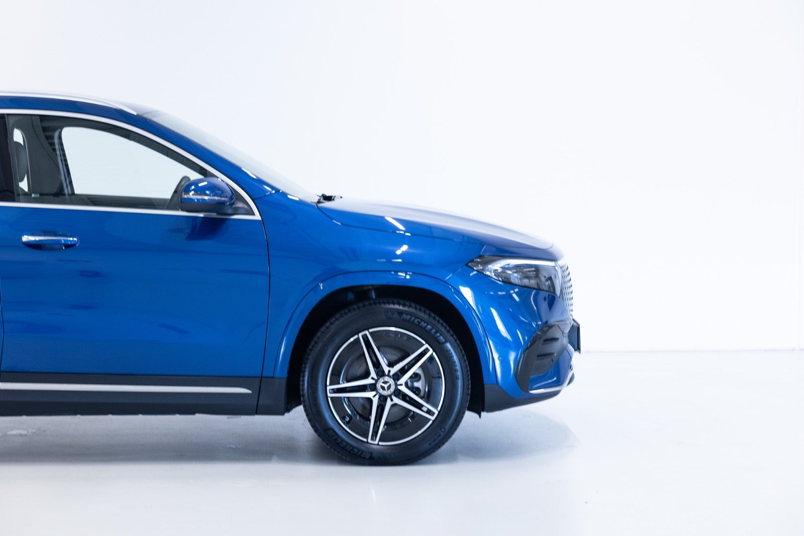 Blå Mercedes EQA350 fra 2025