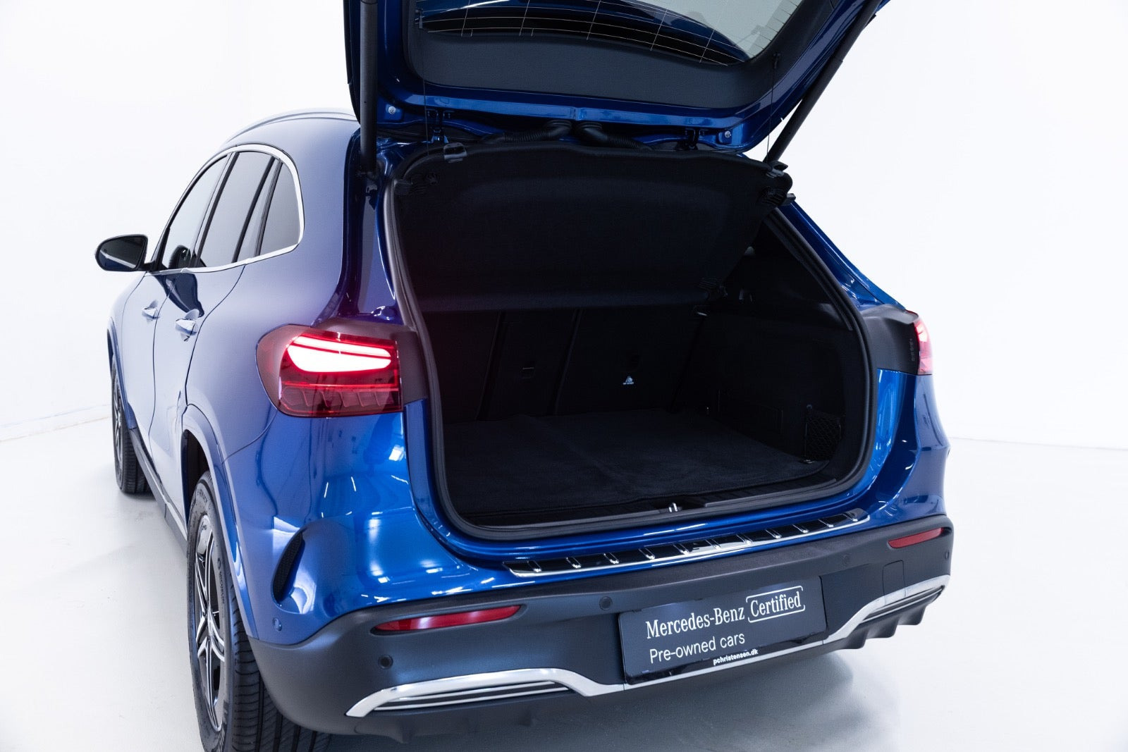 Blå Mercedes EQA350 fra 2025