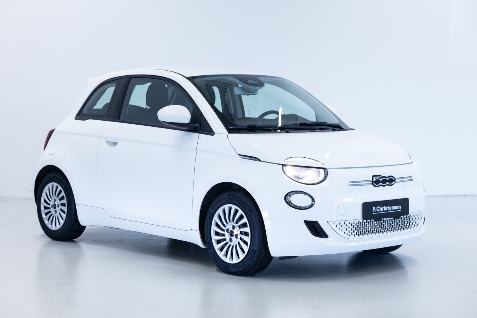 Hvid Fiat 500e fra 2023