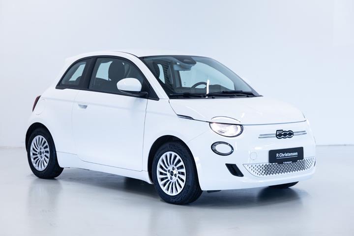 Hvid Fiat 500e fra 2023