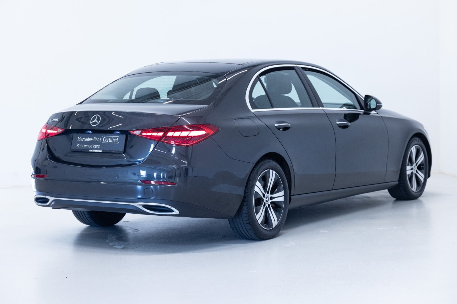Grå Mercedes C200 fra 2022