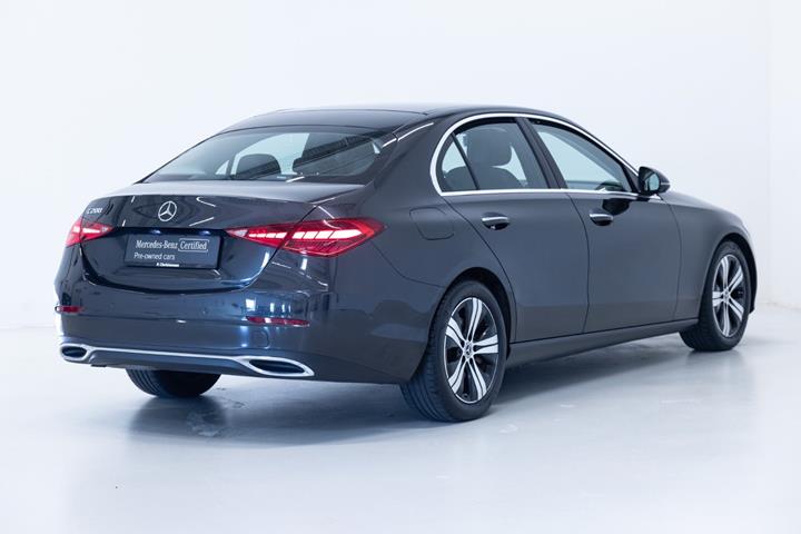 Grå Mercedes C200 fra 2022