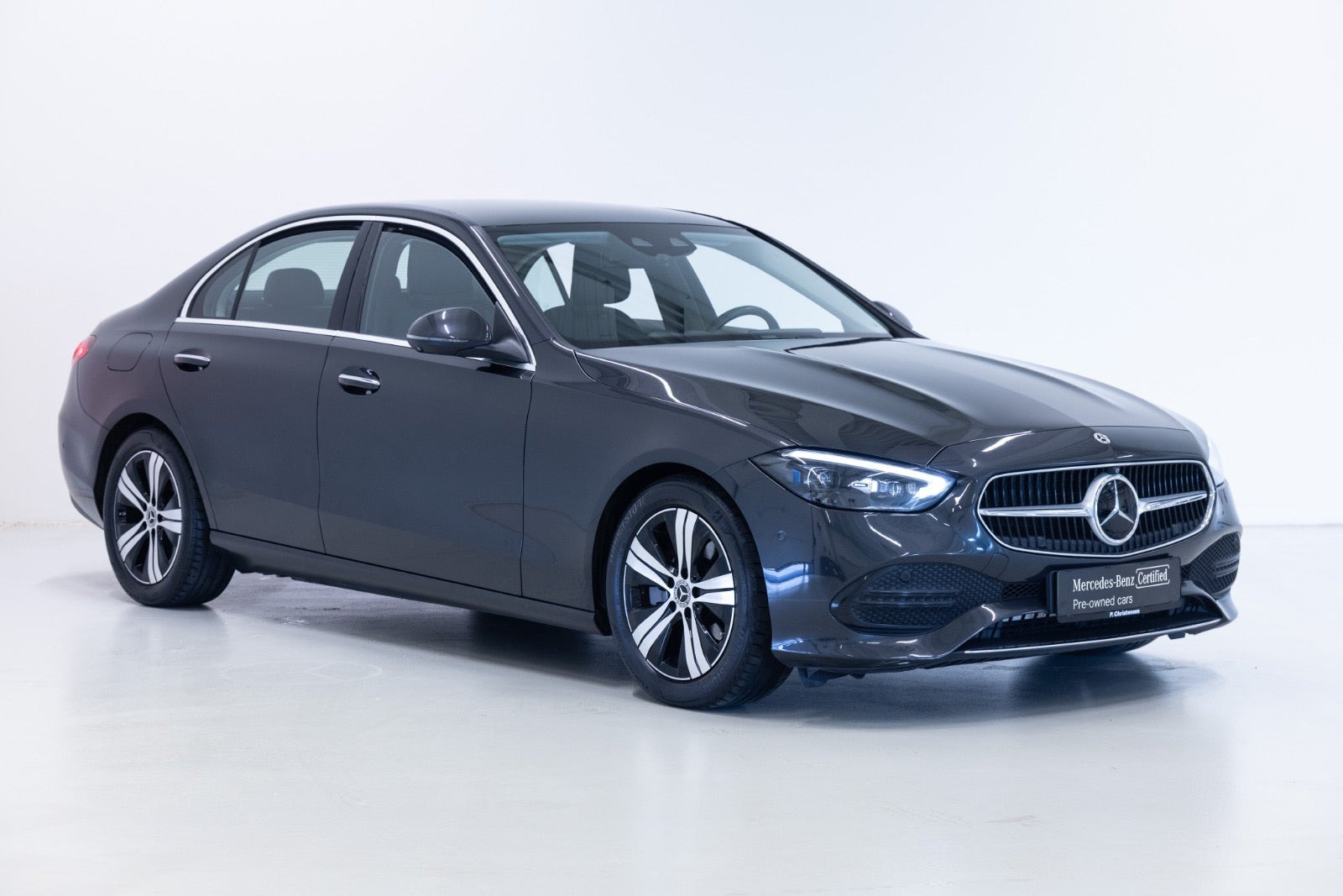 Grå Mercedes C200 fra 2022