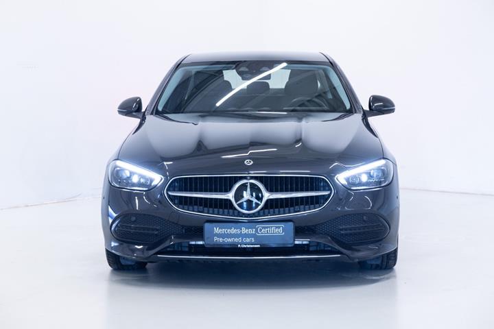 Grå Mercedes C200 fra 2022