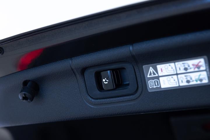 Grå Mercedes C200 fra 2022
