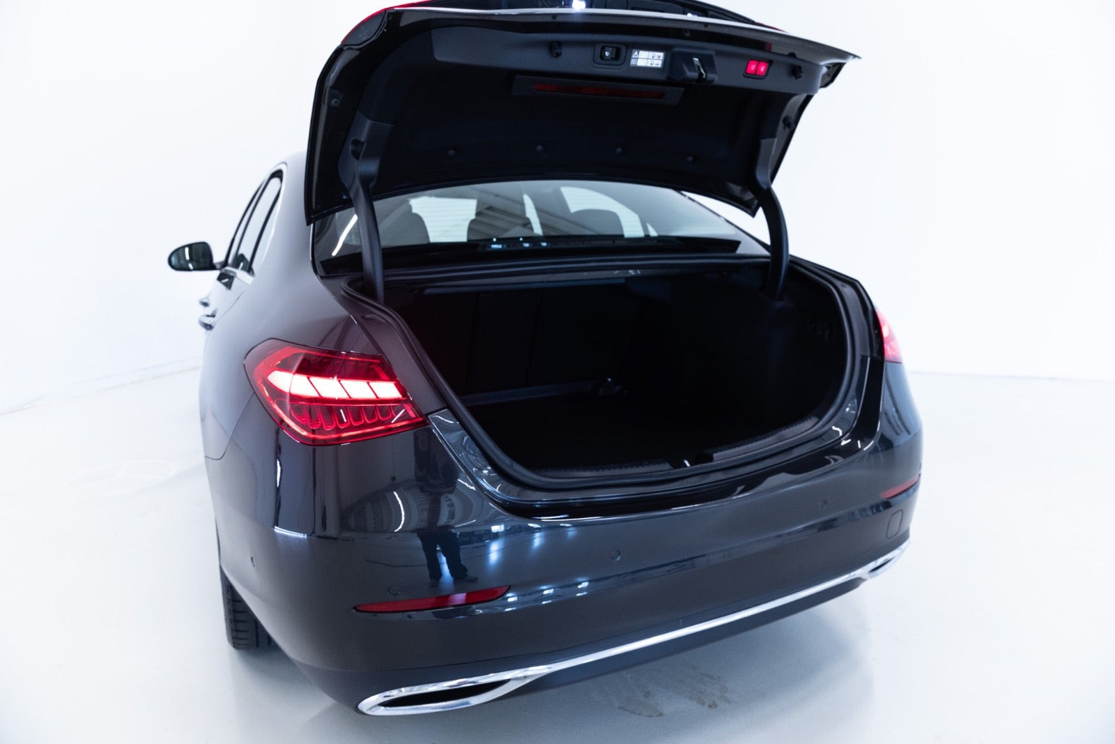 Grå Mercedes C200 fra 2022