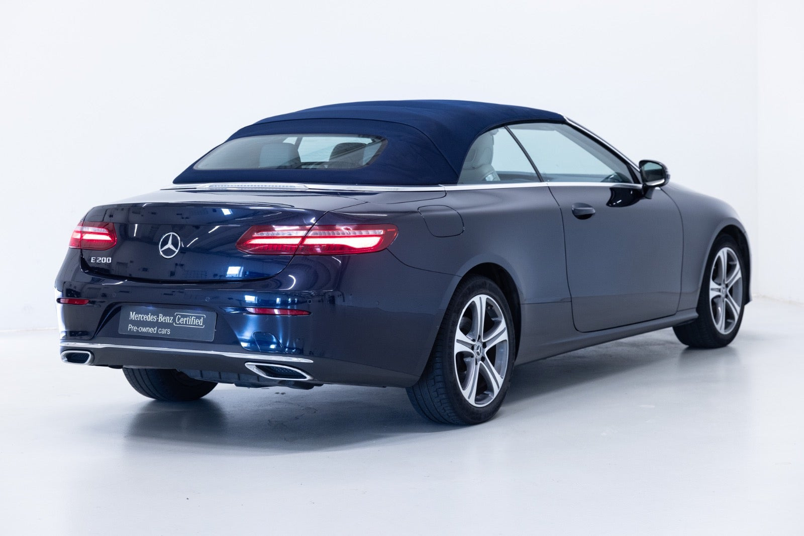 Blå Mercedes E200 fra 2018