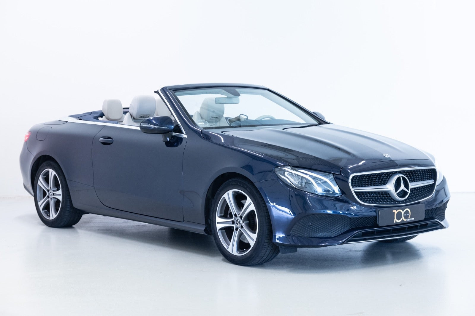 Blå Mercedes E200 fra 2018