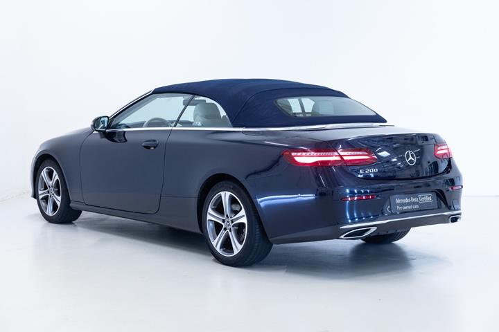 Blå Mercedes E200 fra 2018