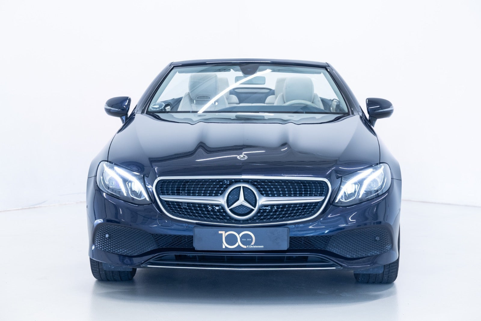 Blå Mercedes E200 fra 2018