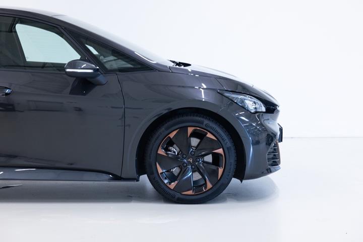 Grå Cupra Born fra 2024