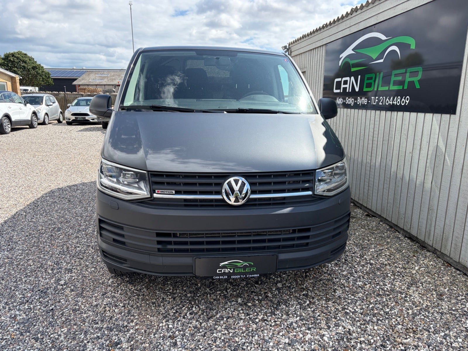 Grå VW Transporter fra 2017