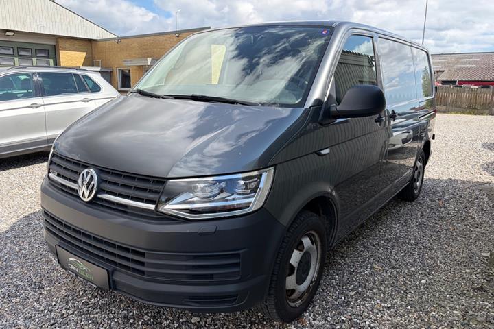 Grå VW Transporter fra 2017