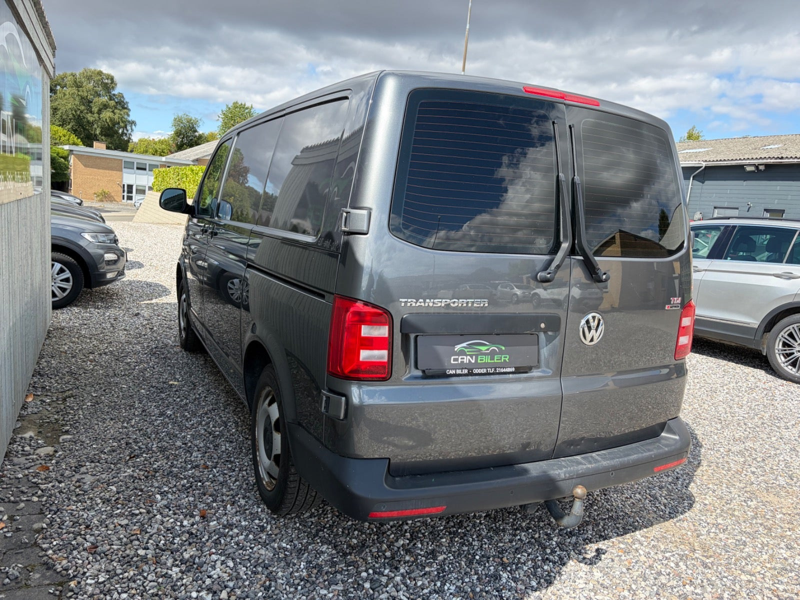 Grå VW Transporter fra 2017