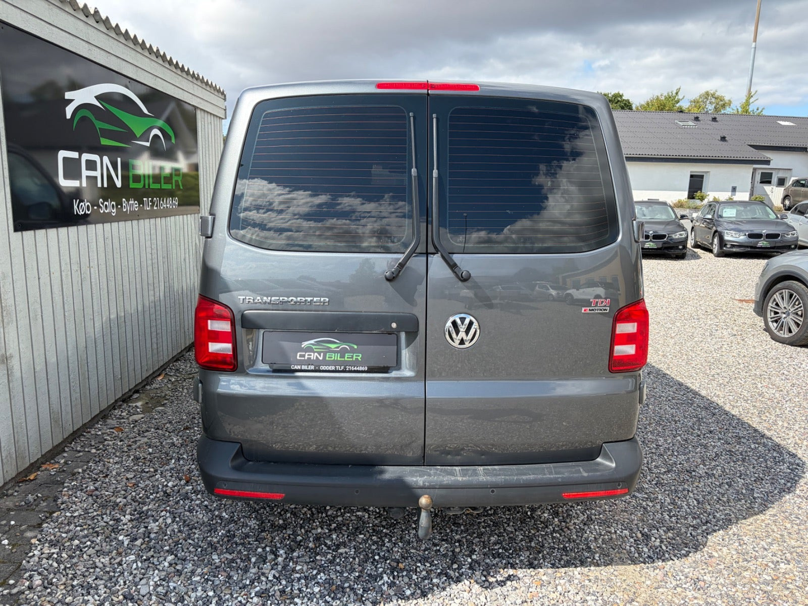 Grå VW Transporter fra 2017