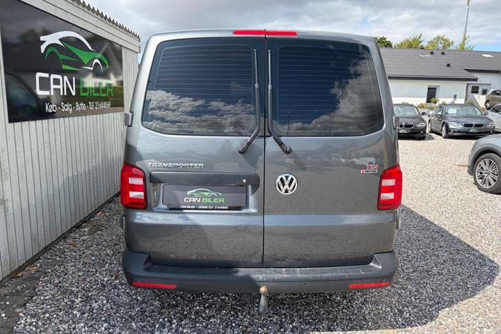 Grå VW Transporter fra 2017