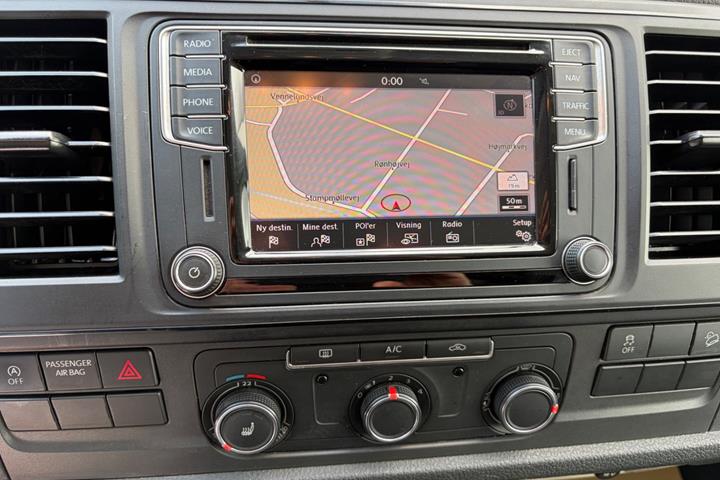 Grå VW Transporter fra 2017