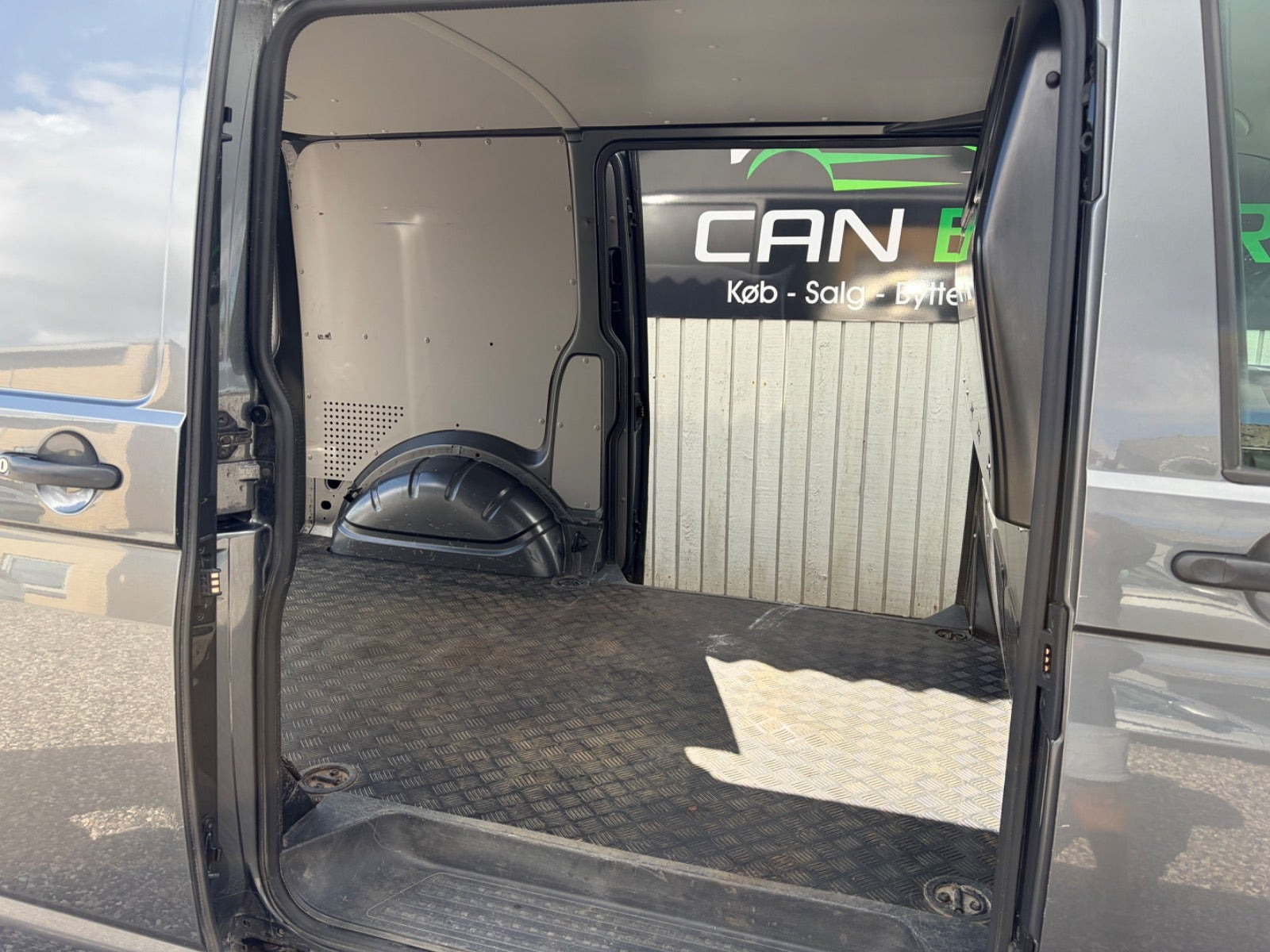 Grå VW Transporter fra 2017