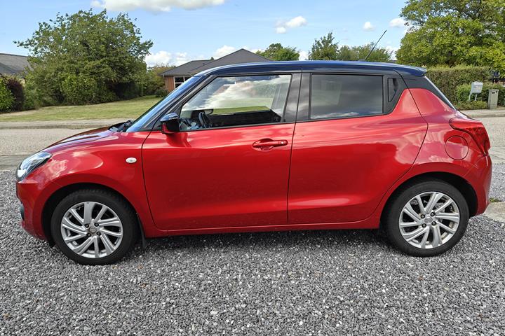 Rød Suzuki Swift fra 2021