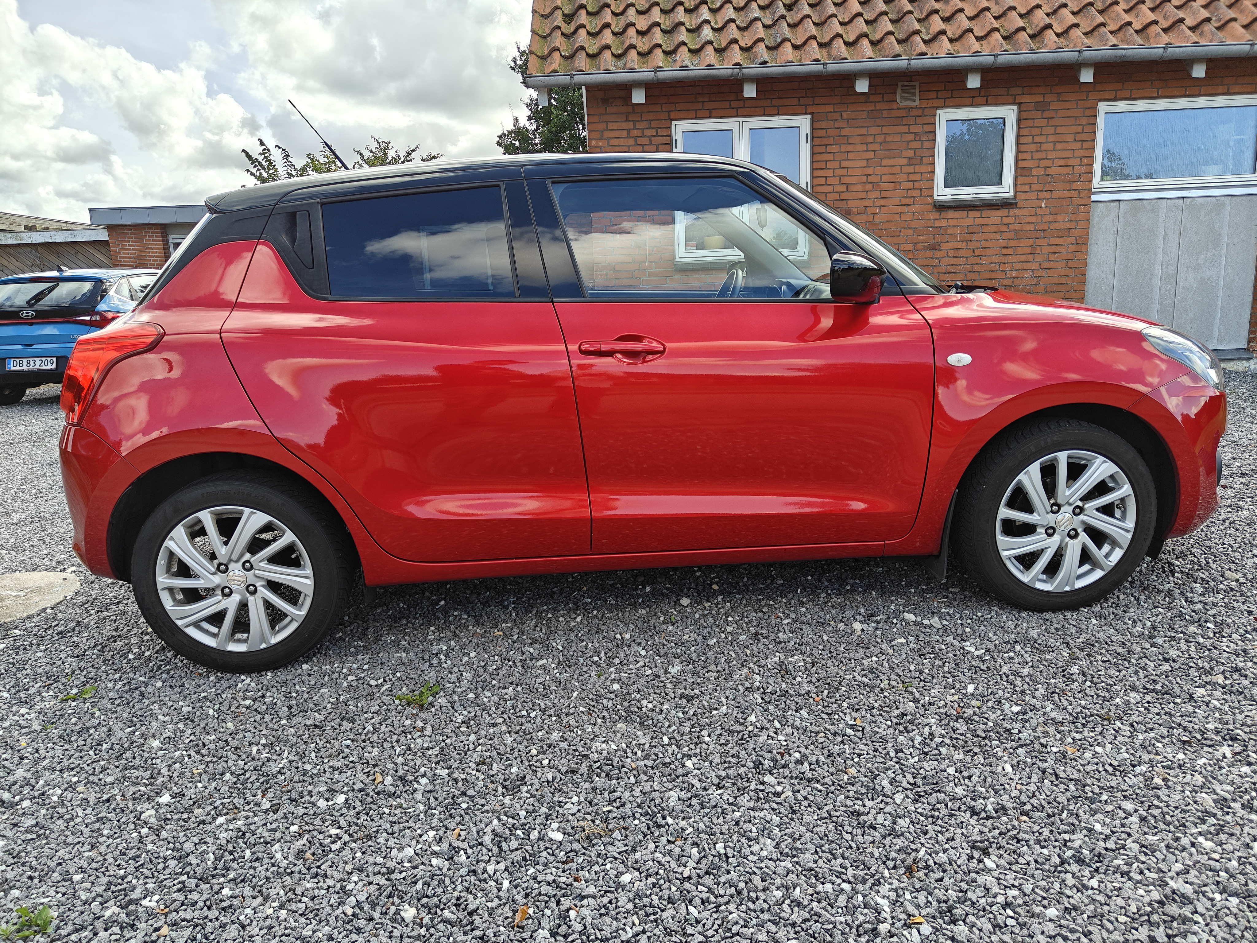 Rød Suzuki Swift fra 2021