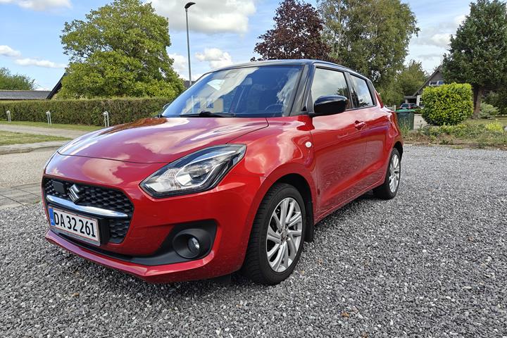 Rød Suzuki Swift fra 2021