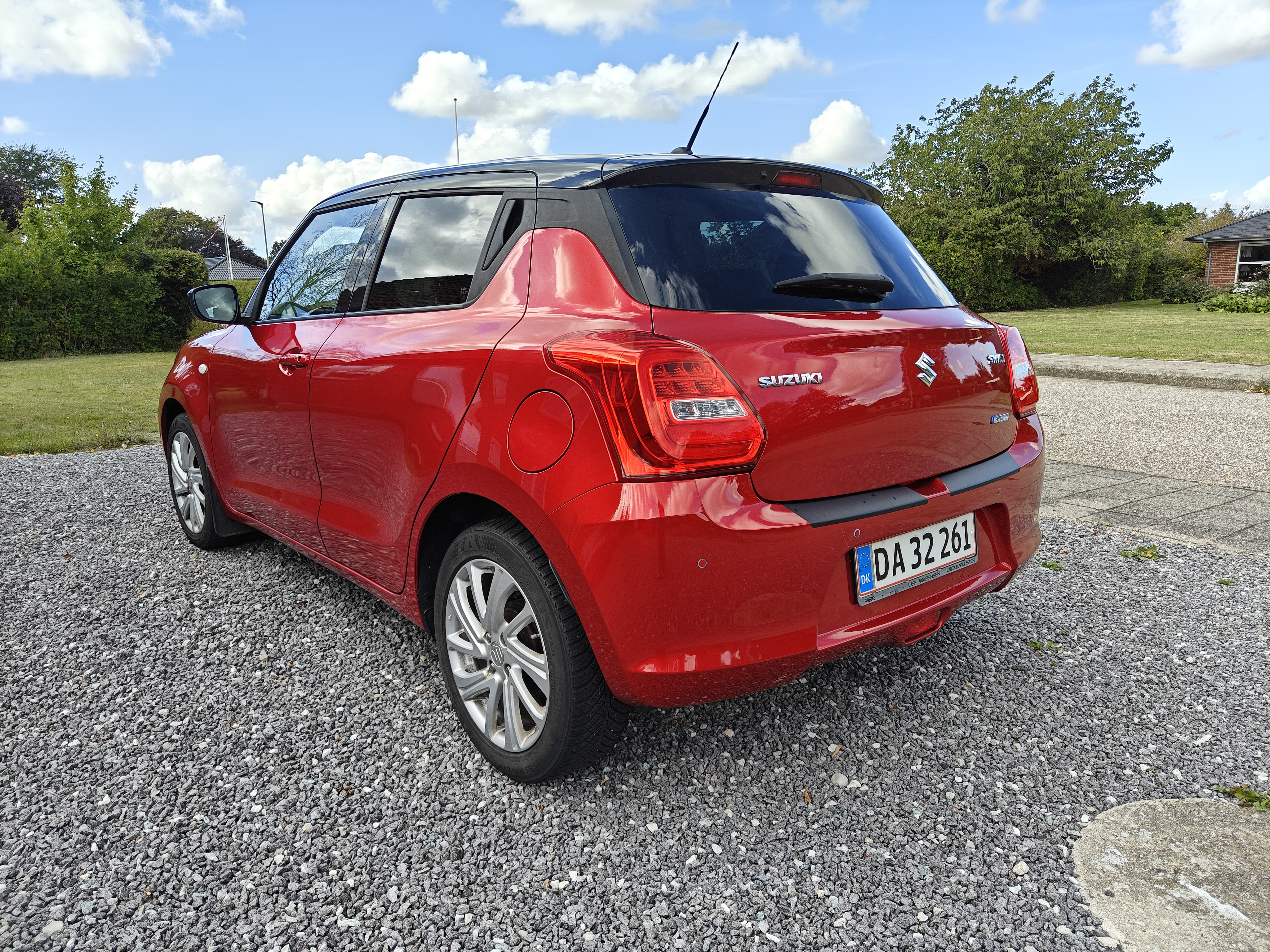 Rød Suzuki Swift fra 2021