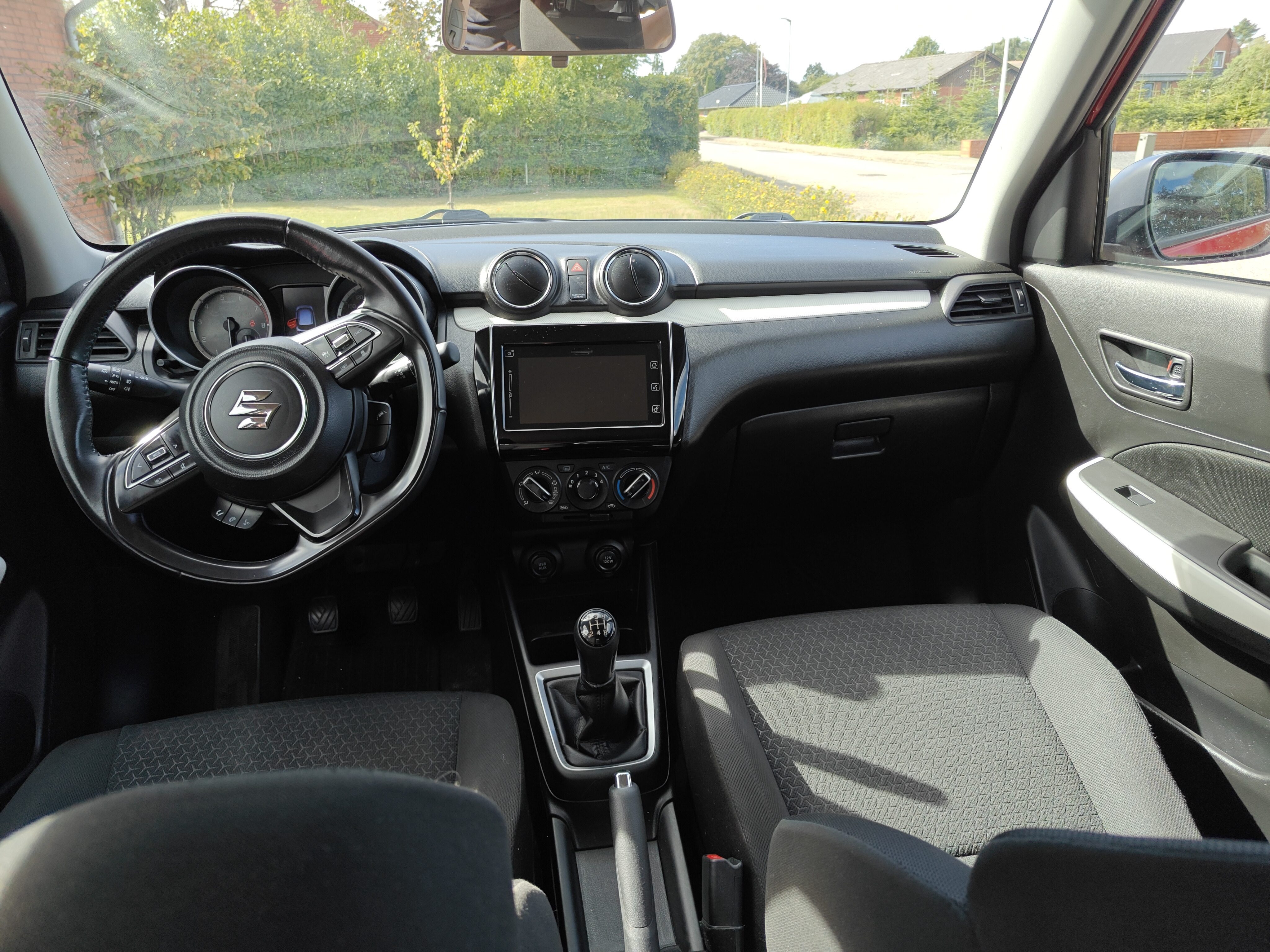 Rød Suzuki Swift fra 2021