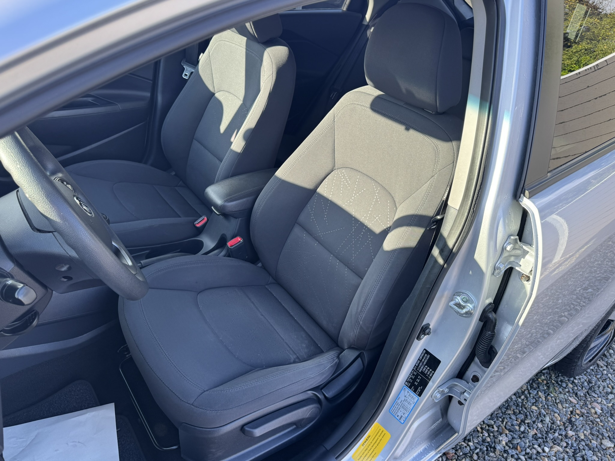 Grå Kia Rio fra 2014