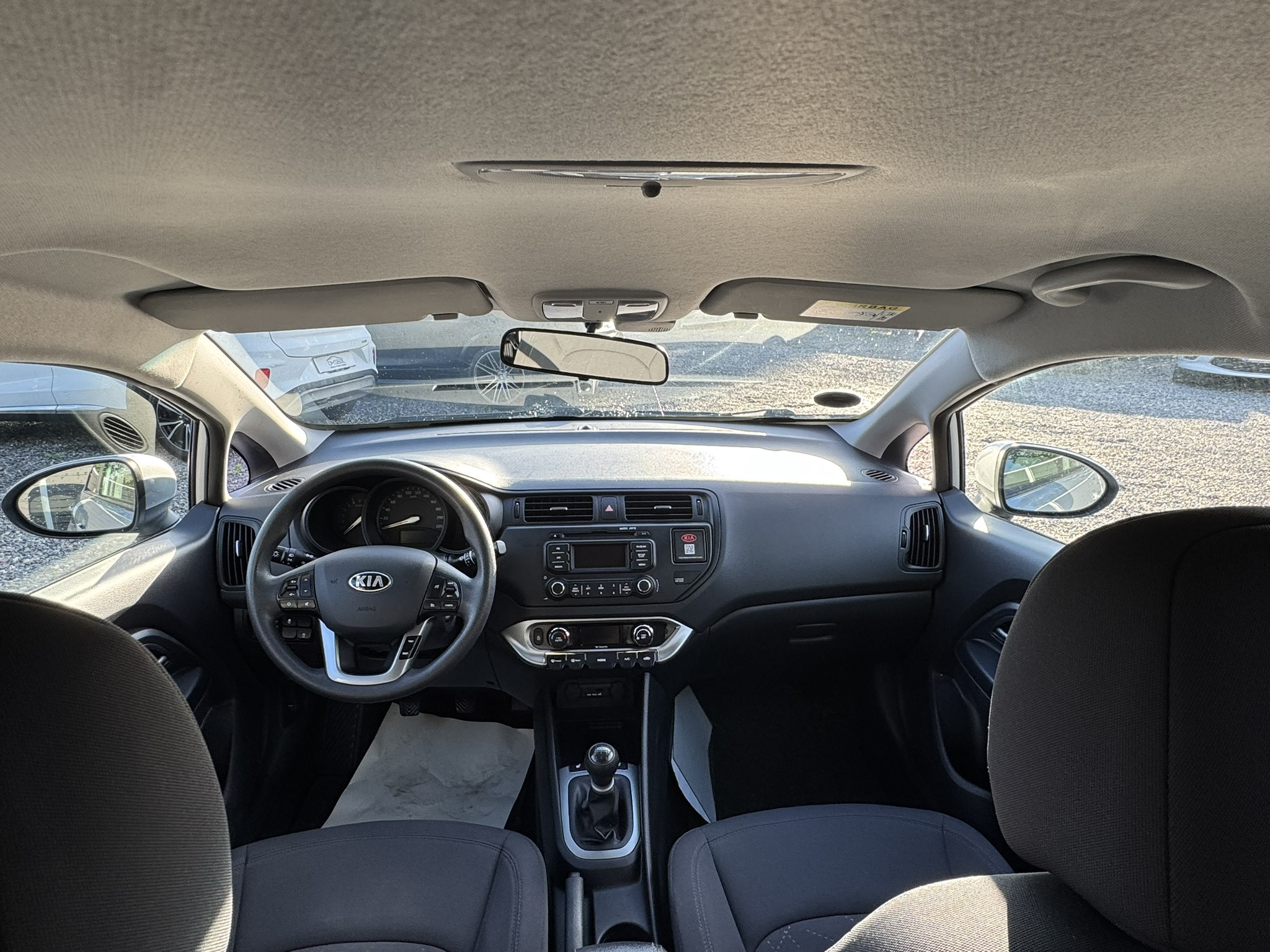 Grå Kia Rio fra 2014