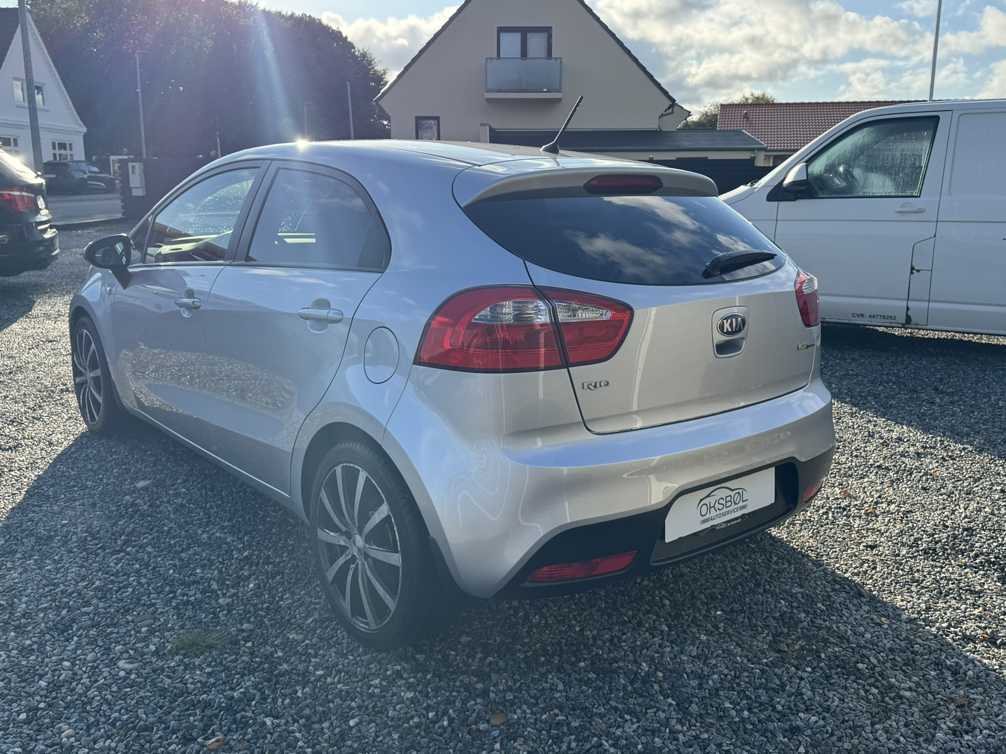 Grå Kia Rio fra 2014