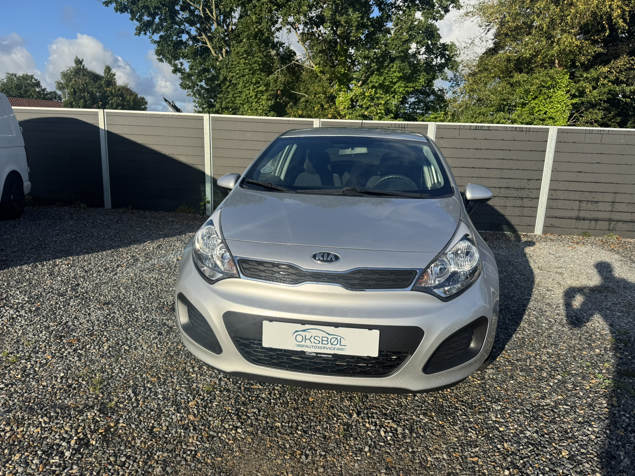 Grå Kia Rio fra 2014