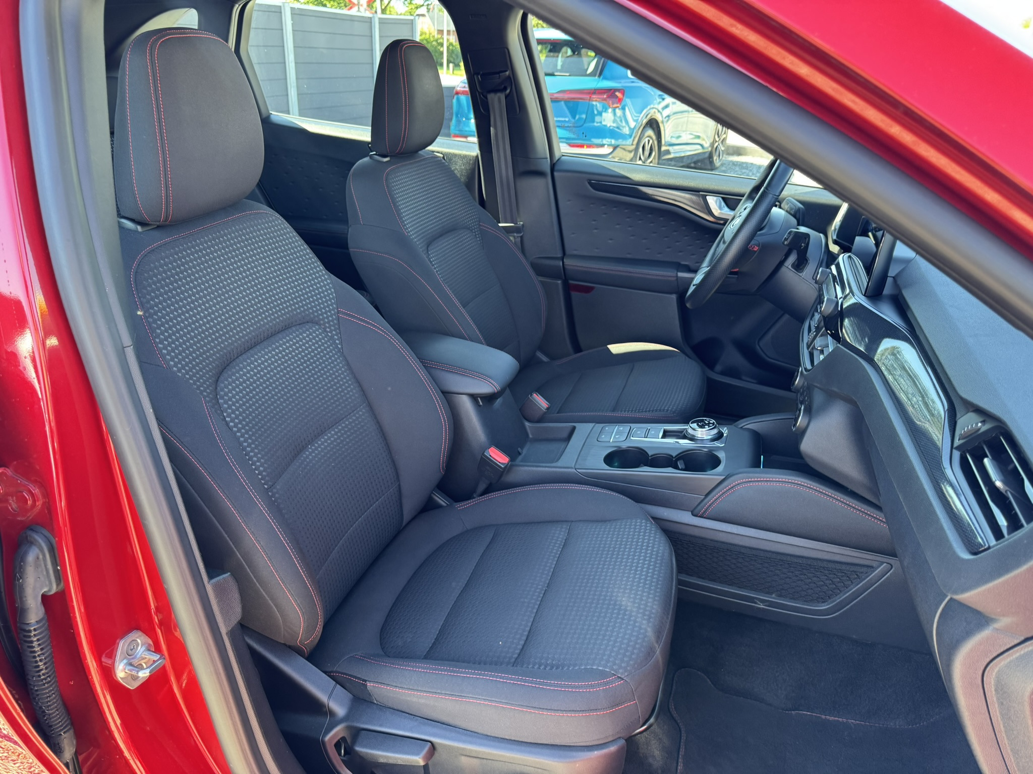 Rød Ford Kuga fra 2020