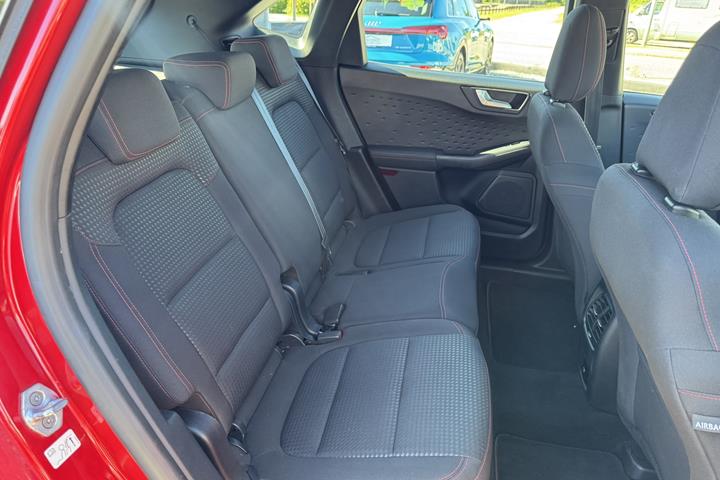 Rød Ford Kuga fra 2020